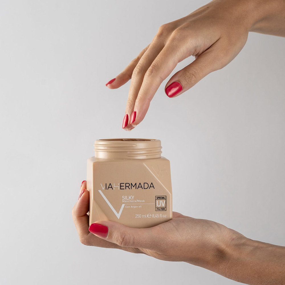 VIAHERMADA Silky Shampoo 250ml  Mask 250ml Silky Oil 50ml + Asciugamano da mare bianco OMAGGIO