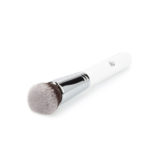 Ilū Make Up Round Top Kabuki Brush 105 - foundation brush