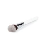 Ilū Make Up Angled Foundation Brush 109 - angled foundation brush